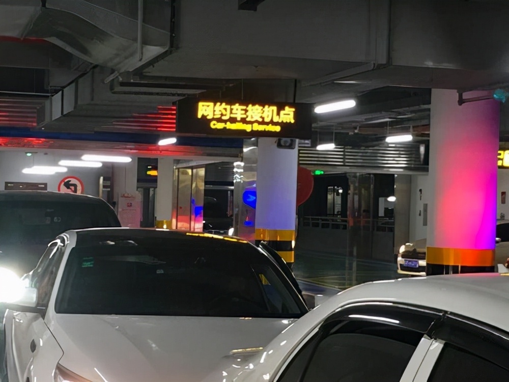 t3航站楼gtc 16号门外往返p4停车场三,深圳宝安机场接驳车从p1,p2社会