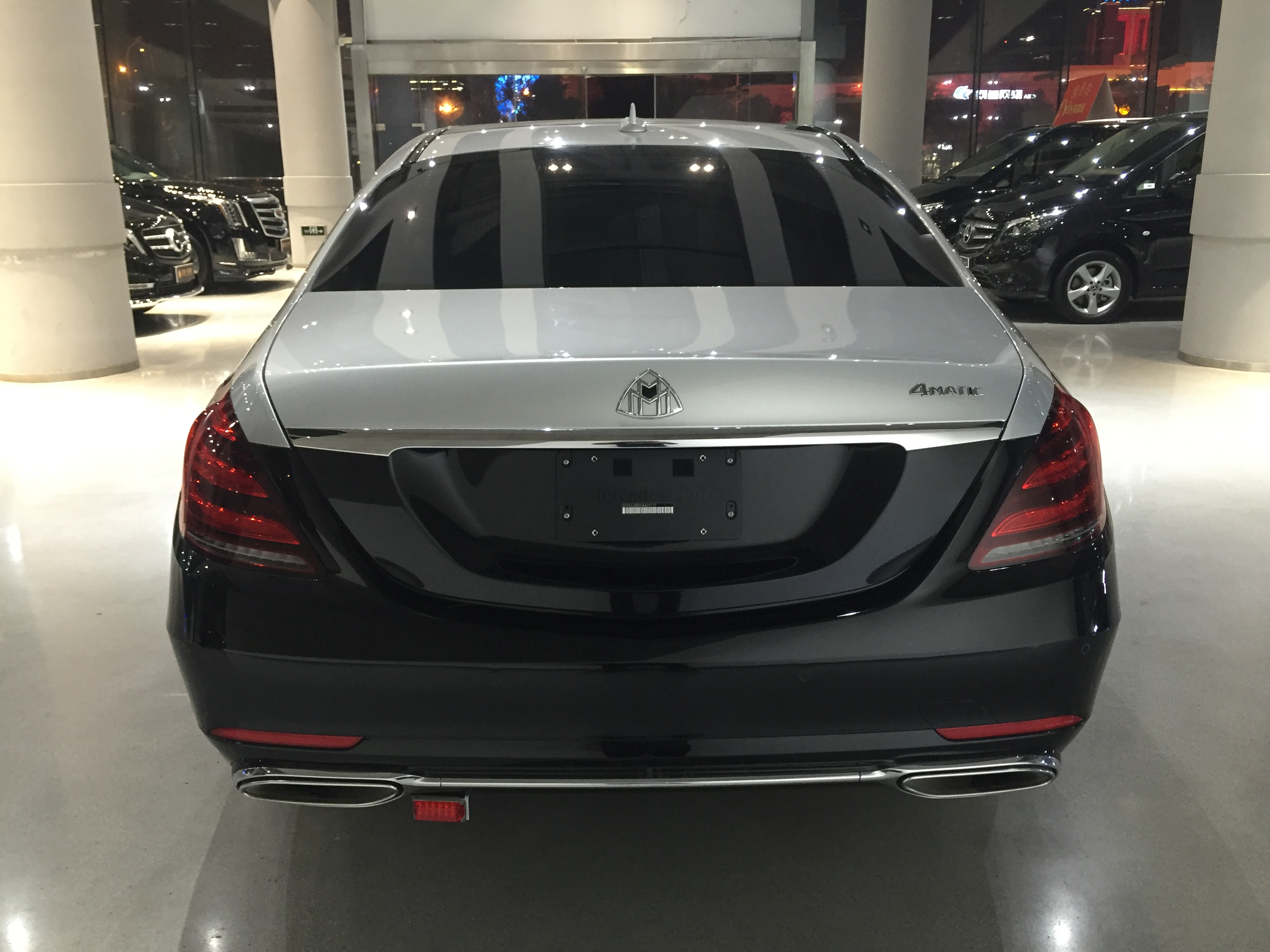 双色奔驰迈巴赫加长598米配置介绍