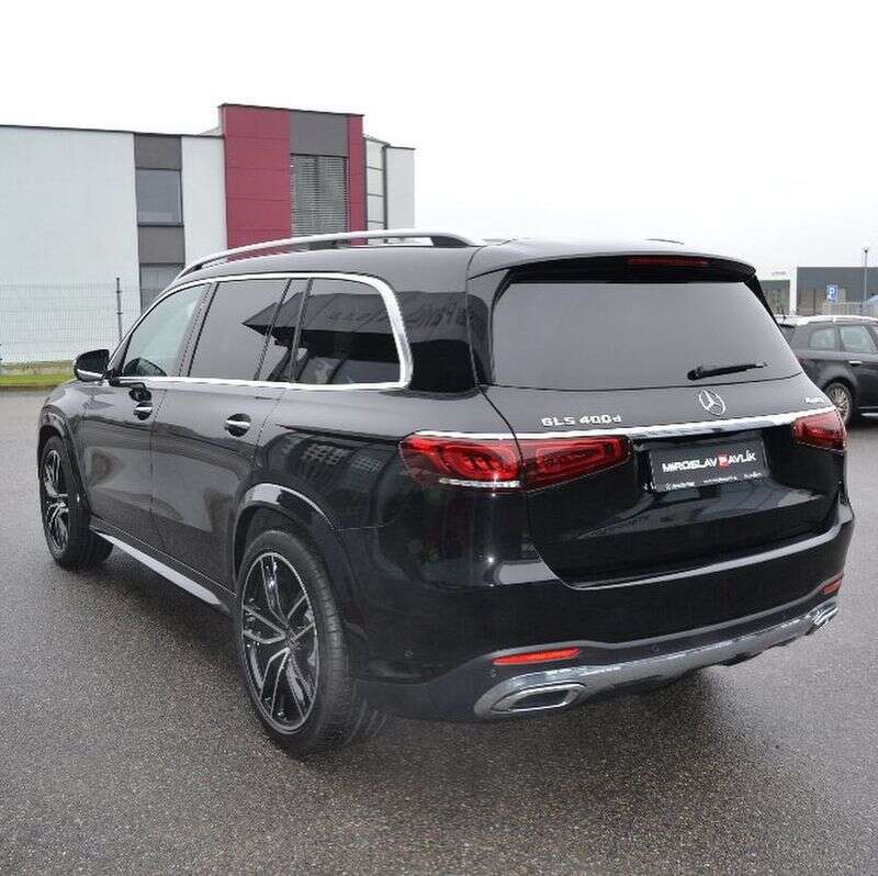 威武大气的风格 全新奔驰gls 400d海外实车