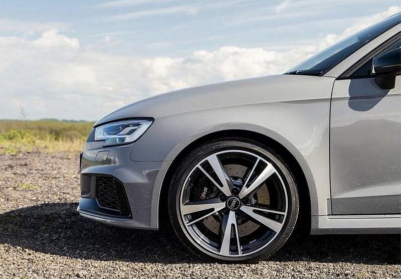 奥迪rs3旅行版实车街拍!性能外观 5缸引擎,叫板a45