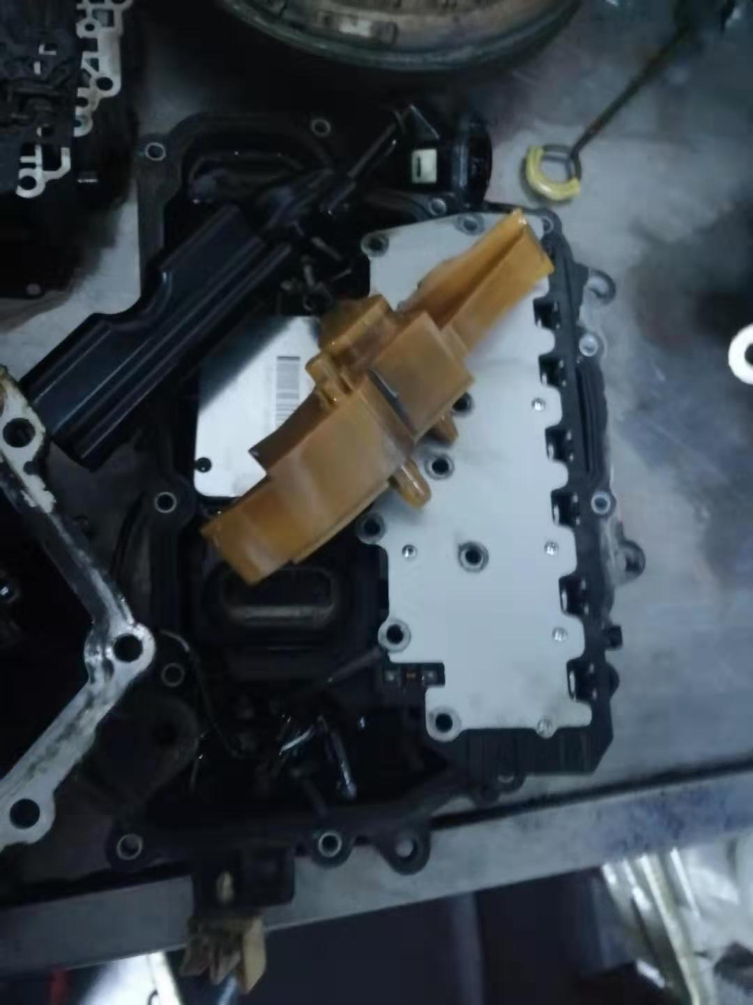 天津雪佛兰科鲁兹汽车变速箱内部烧焦现象维修