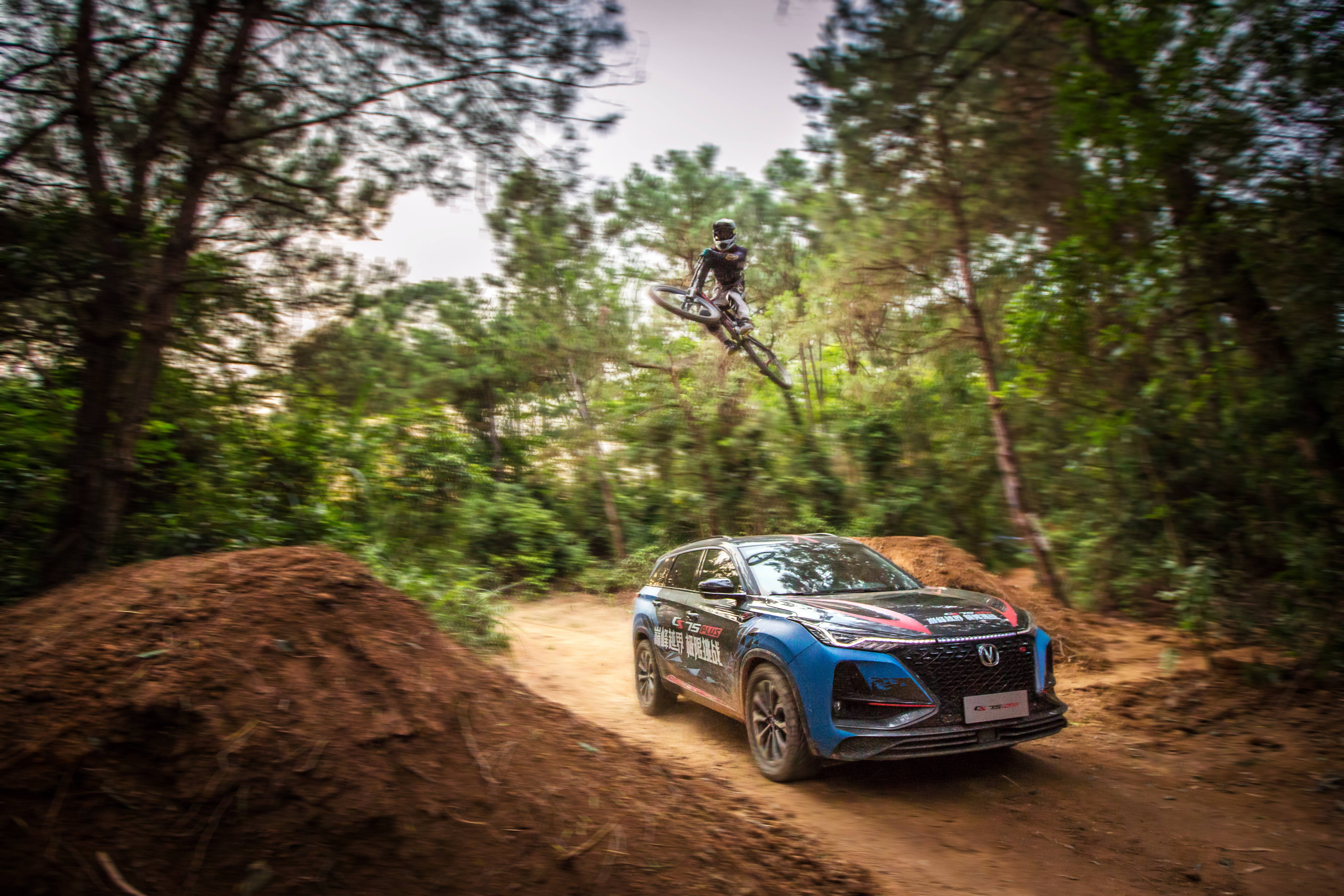 自己极大的自信关键时刻,连续三年获得全国越野摩托车及atv双项总冠军