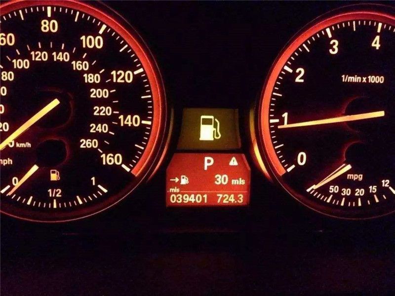 小车油箱指示灯亮起后,还能跑多少公里?