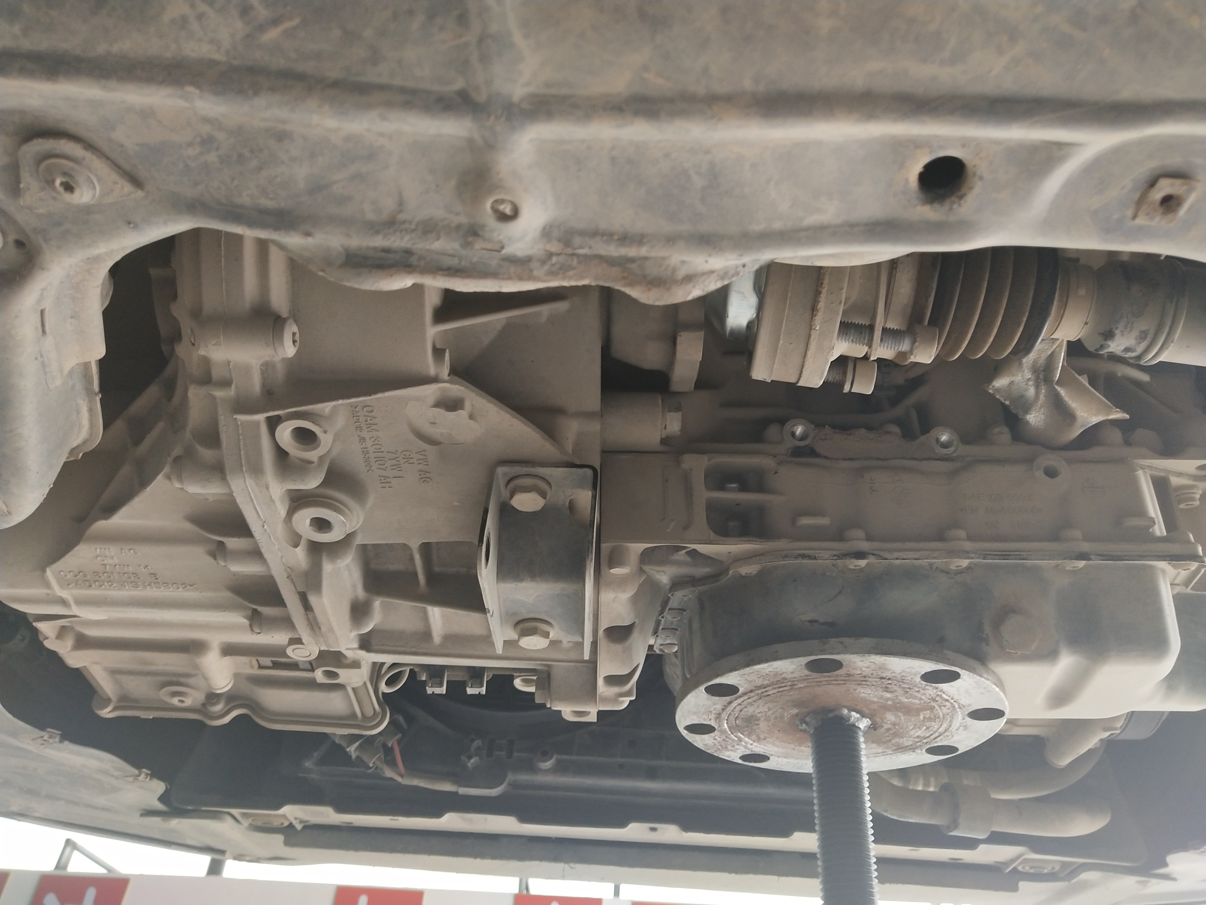 大众朗行汽车变速箱内部异响故障拆解维修