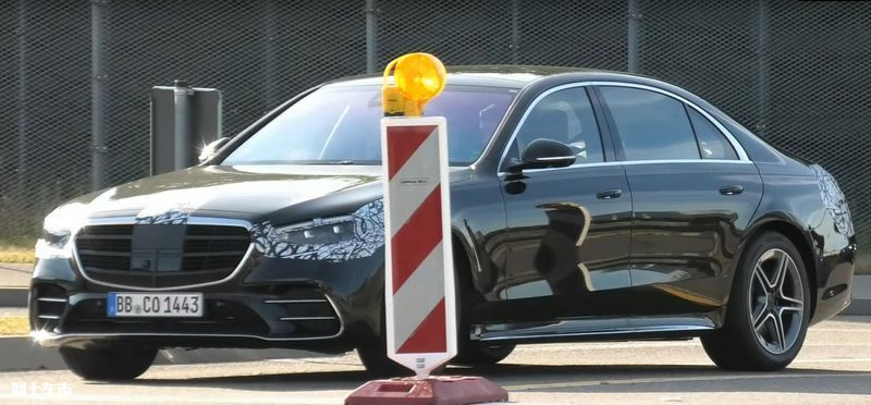 奔馳全新S級(jí)轎車曝光倆周后發(fā)布/保留V12發(fā)動(dòng)機(jī)-圖2