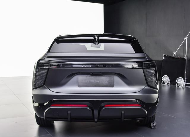 又一股新势力高合hiphix正式上市起售6800万元