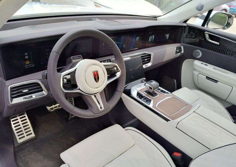 红旗造出"国产库里南",4.8秒破百,配电磁悬挂,55万起