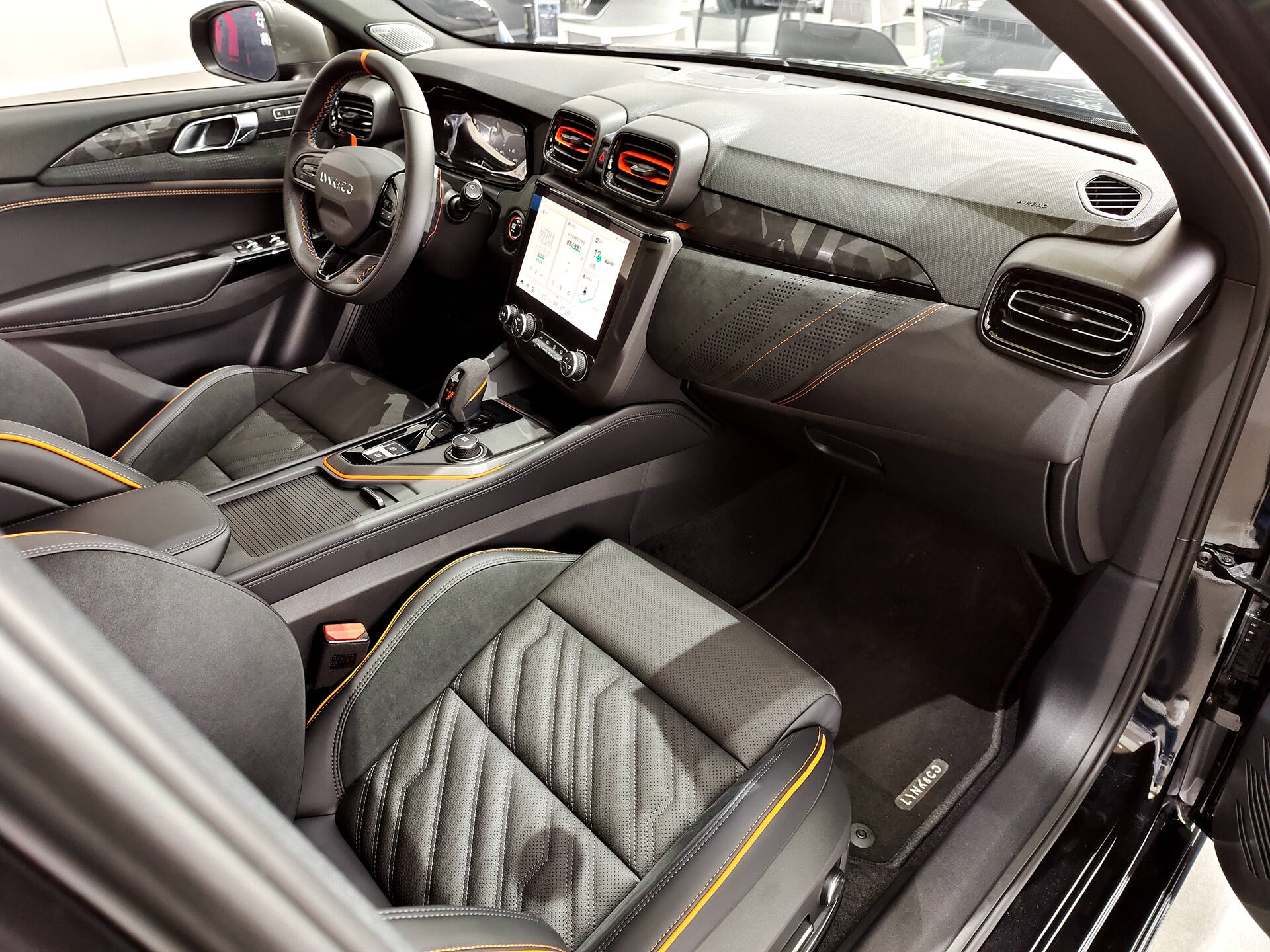 国产小钢炮领克02hatchback实拍能否挑战高尔夫