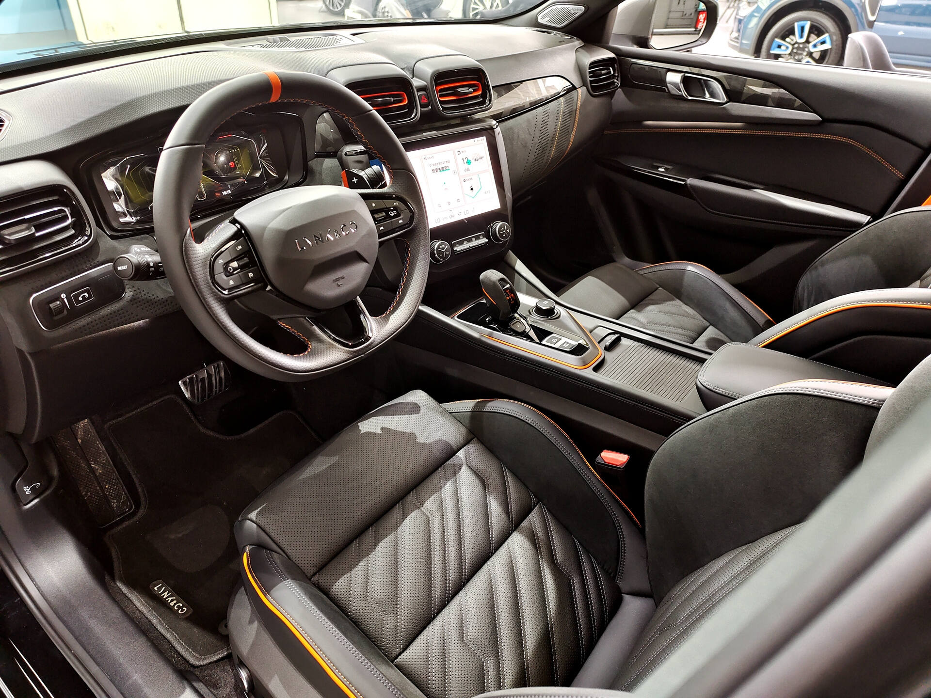 国产小钢炮领克02hatchback实拍能否挑战高尔夫