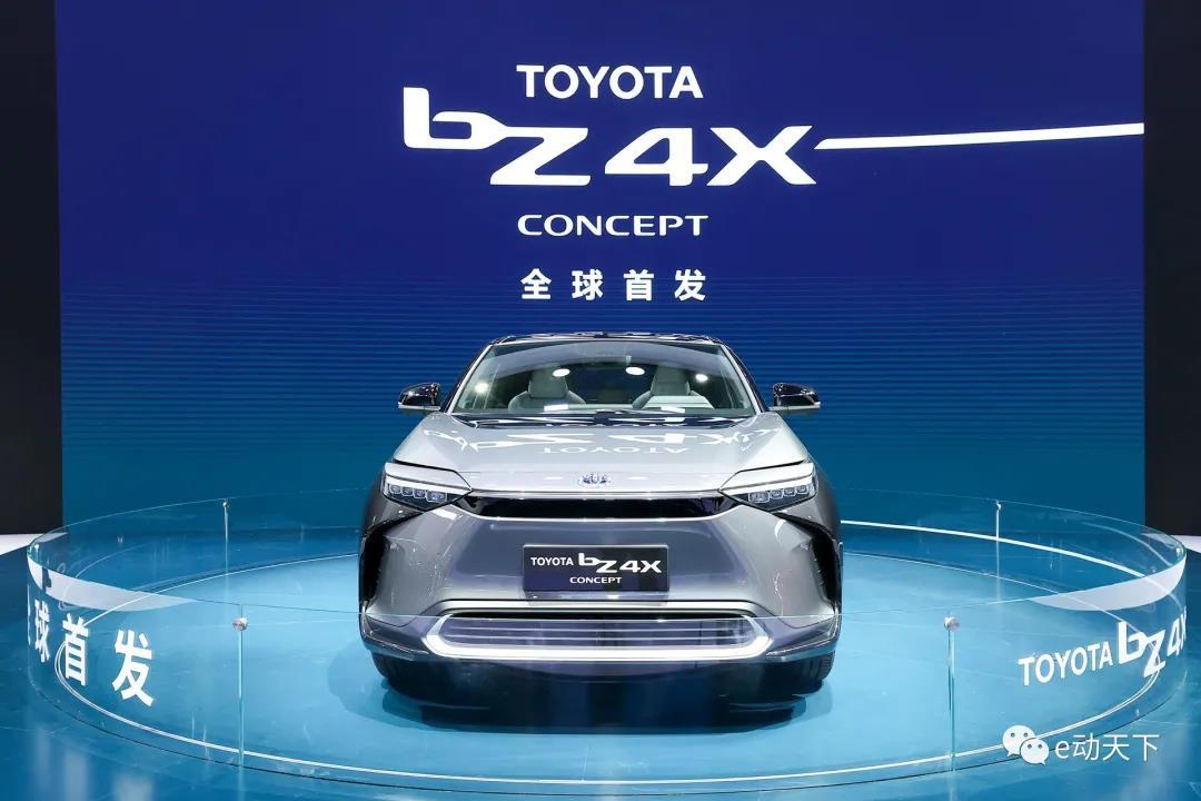 数字化转型提速皇冠品牌焕新上海车展一汽丰田拥抱变化迎