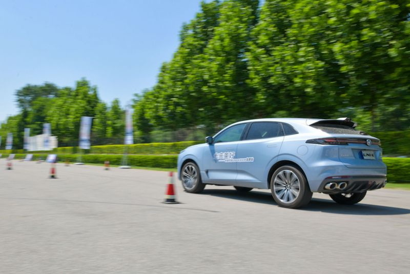 颜值控的最优选试驾体验长安unik