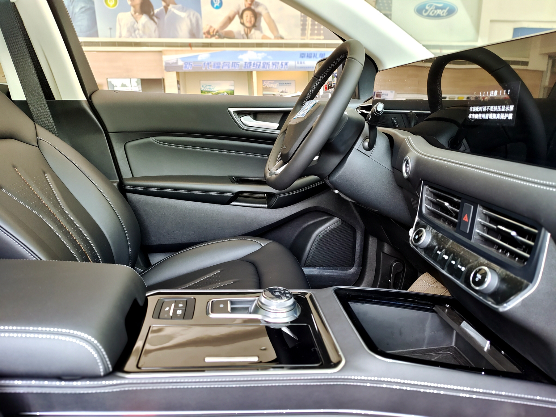 汉兰达劲敌福特锐界plus到店实拍内饰比外形更精致