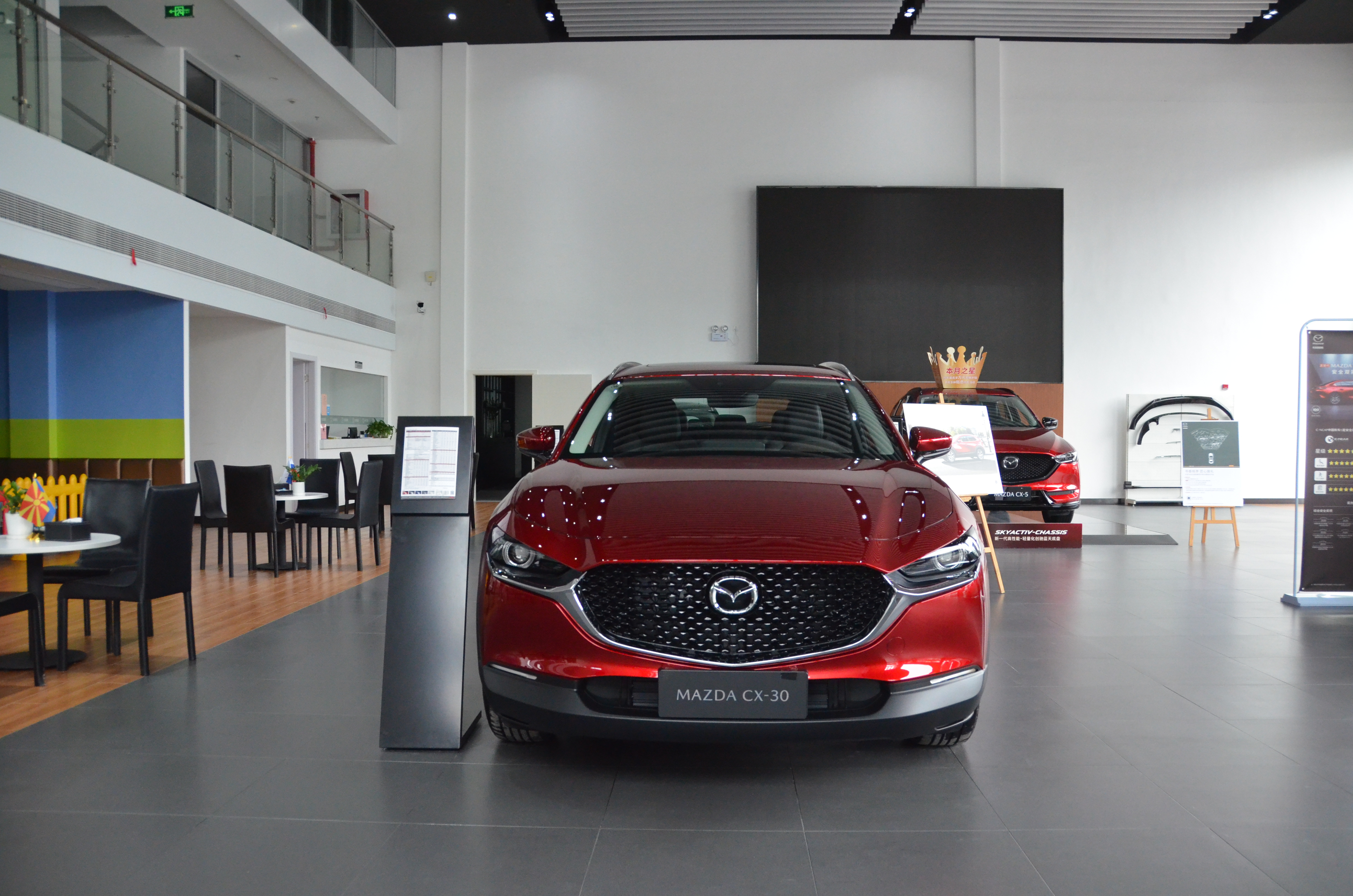 007探店:配置升级 到店实拍长安马自达2021款cx-30