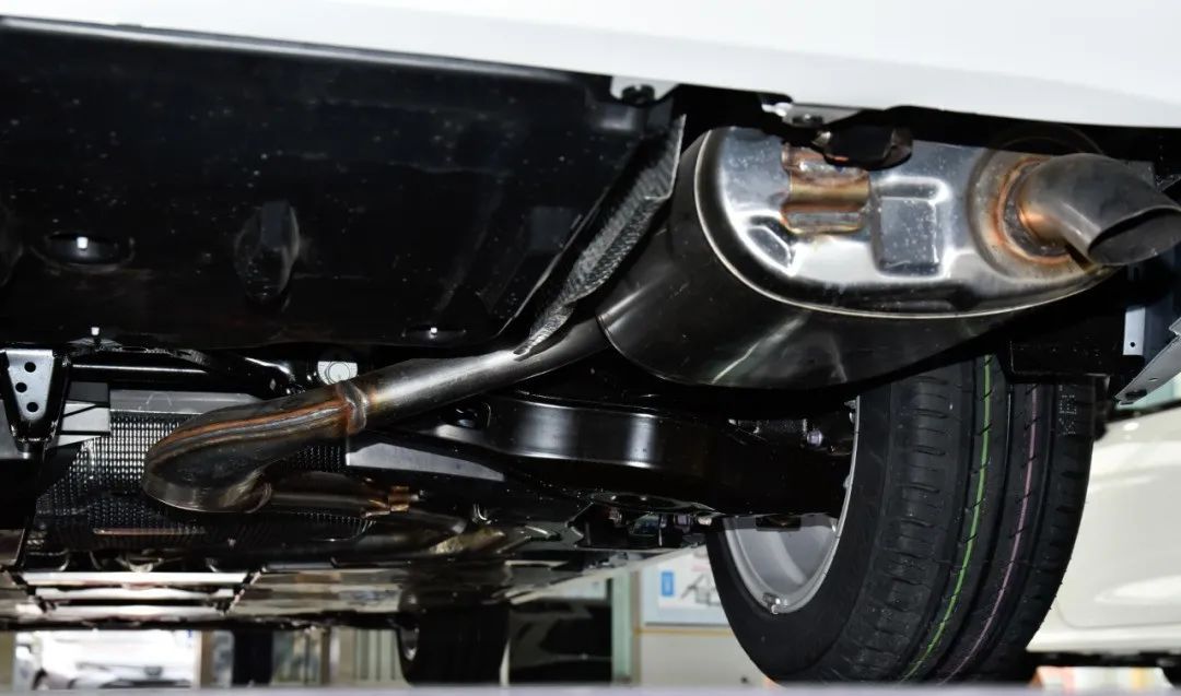 丰田最畅销的家用车气囊多安全好油耗低还保值实拍卡罗拉