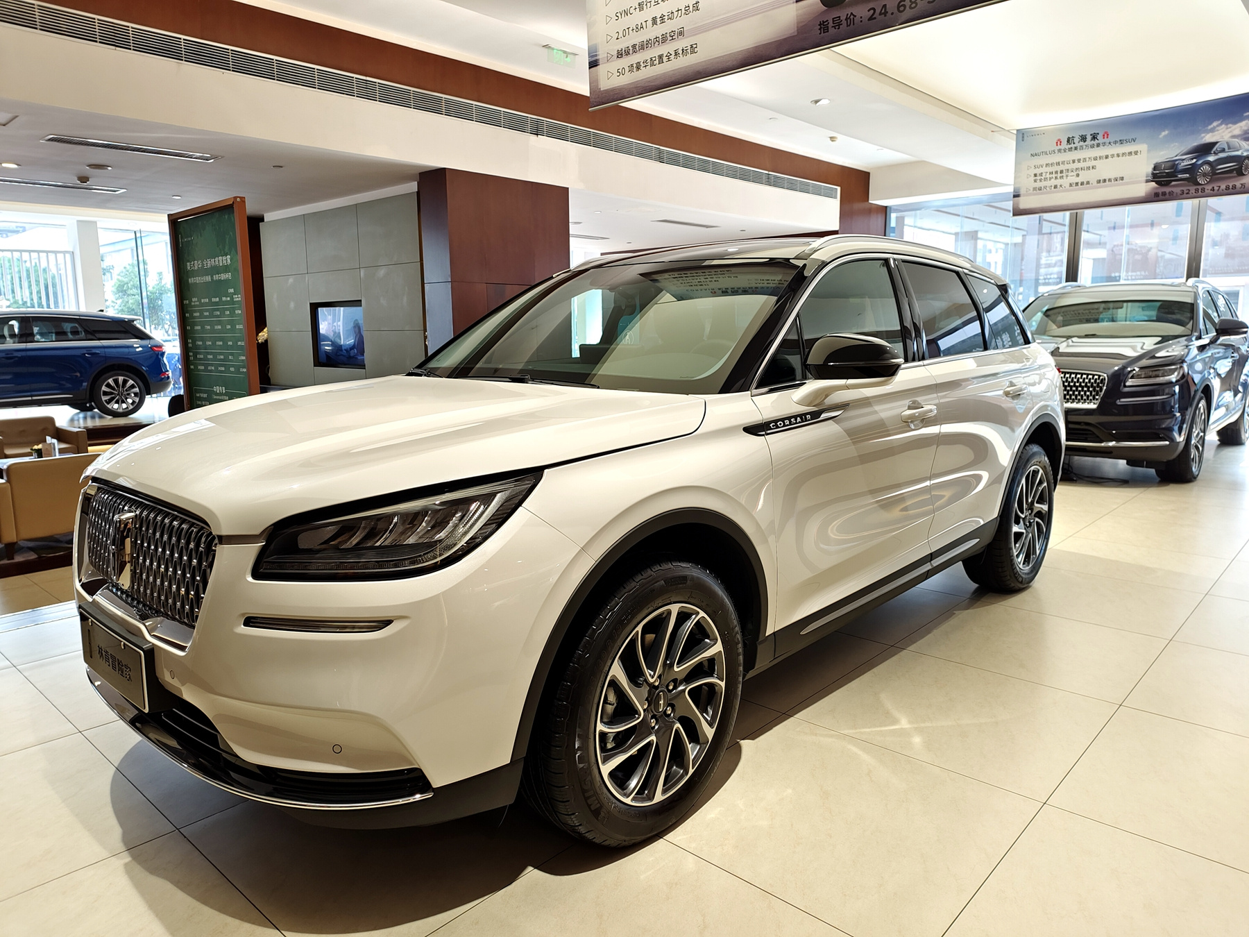 小号撩车美系豪华suv实拍林肯冒险家尊享版配置是亮点