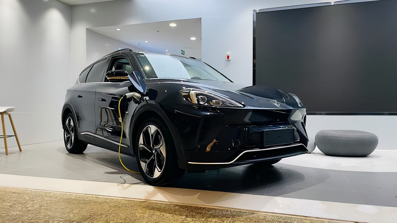 arcfox极狐空间昆明大悦城店开业 首批车主喜提新车