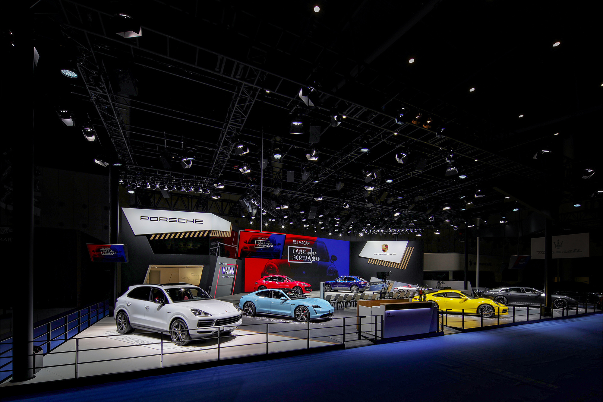 新款macan率性而来保时捷携全系跑车亮相成都国际汽车展览会