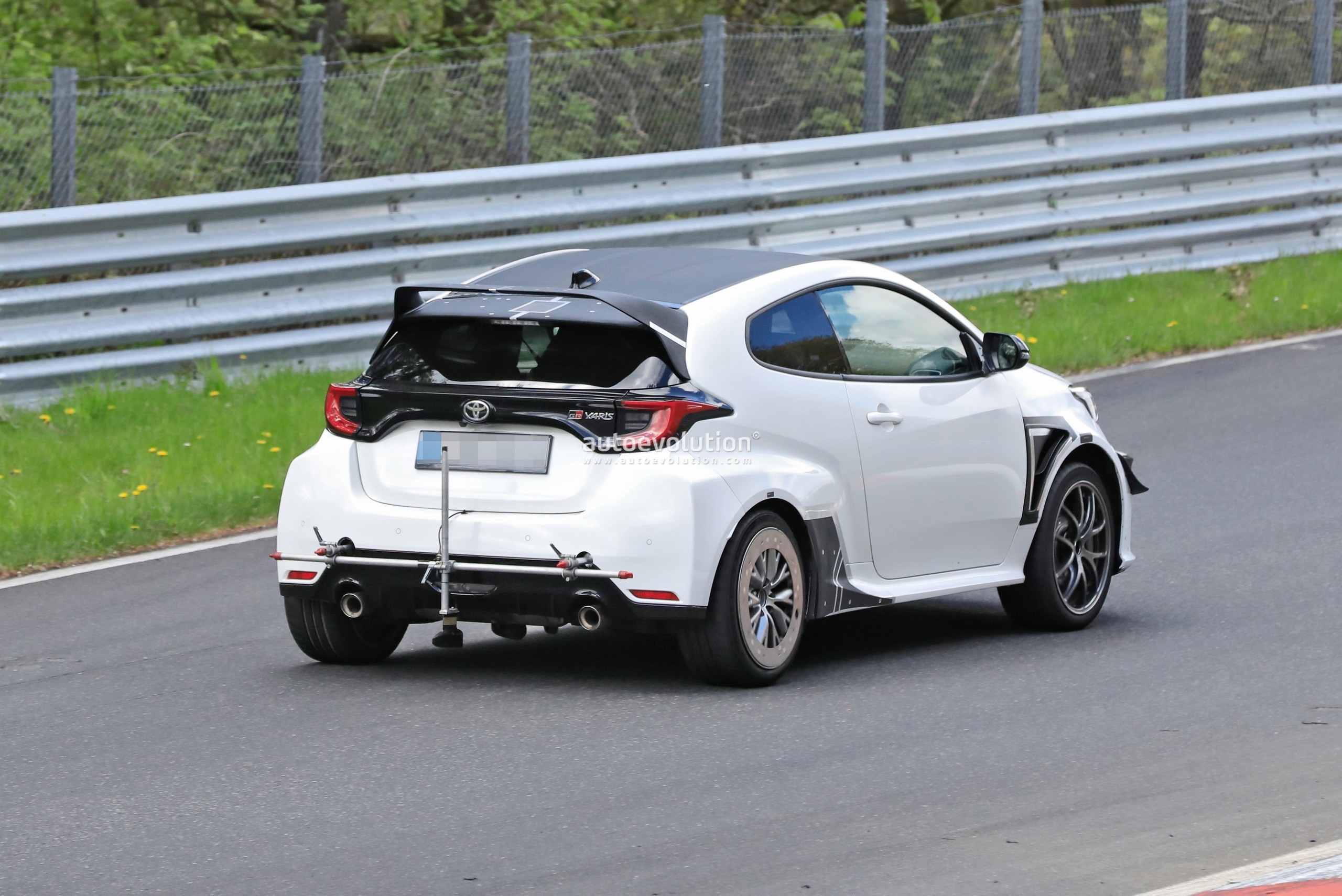 疑似丰田gr yaris赛道性能版现身纽博格林赛道测试中-车市号