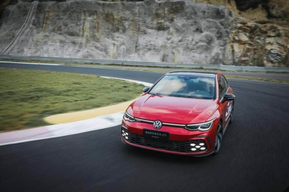 试驾丨全新高尔夫gti怎么样女司机开它上赛道直言服了