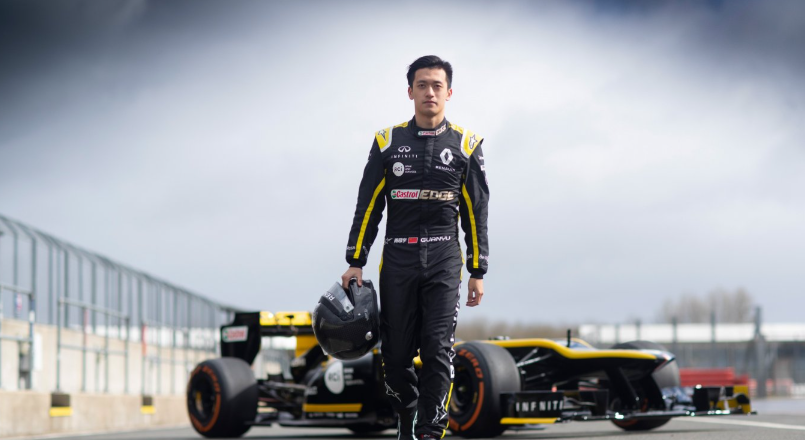 22岁的中国车手周冠宇,正式成为车队征战f1 2022赛季的正赛车手