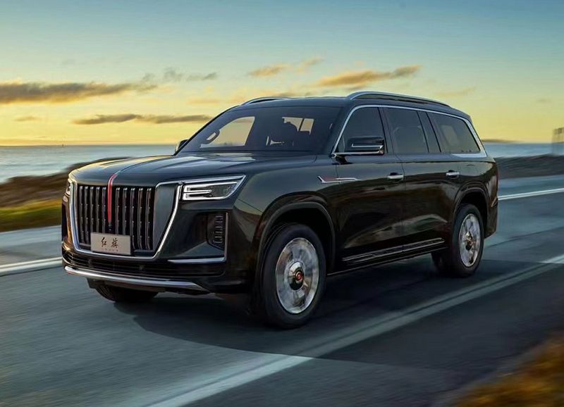 对标航海家凯雷德国产红旗全尺寸suv亮相搭40tv8霸气十足