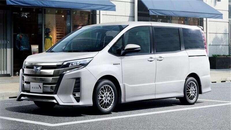 丰田"小号埃尔法"?新一代noah/voxy曝光,配侧滑门 1.8l混动-车市号