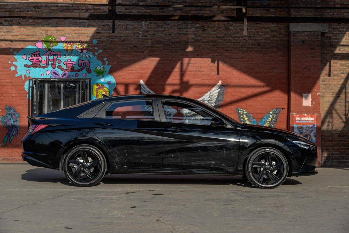 全车黑化限量1万辆实拍伊兰特黑骑士限量版