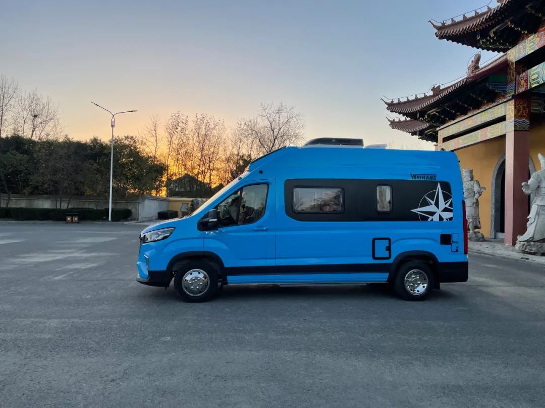 全新迈阿密蓝外观商旅两用卫航v590蓝色进化b型房车