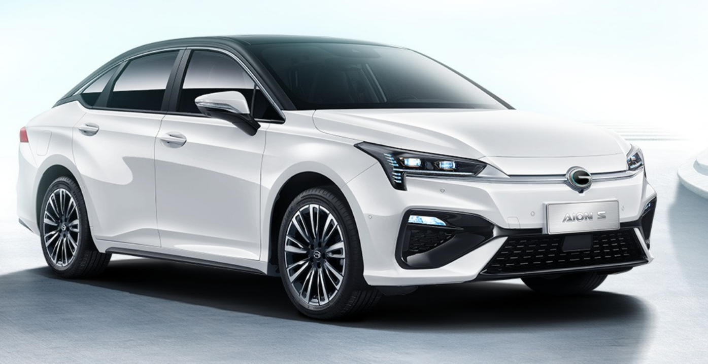 思皓爱跑对阵广汽埃安s谁是国产电动轿跑新标杆