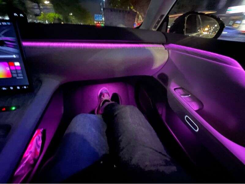 别再吹捧奔驰e级的64色氛围灯来看看et7的256色氛围灯吧