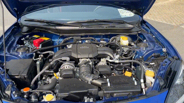 发动机是丰田的双喷射技术和斯巴鲁的水平对置的结合体,代号fa24d,最