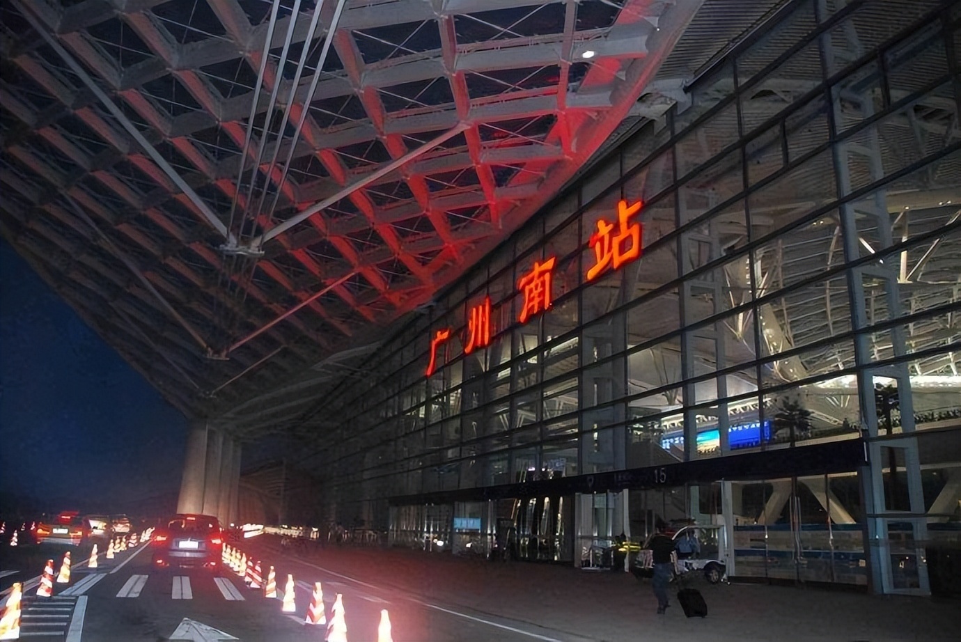 广州南站停车场收费标准2022,广州南站停车费多少钱一天?