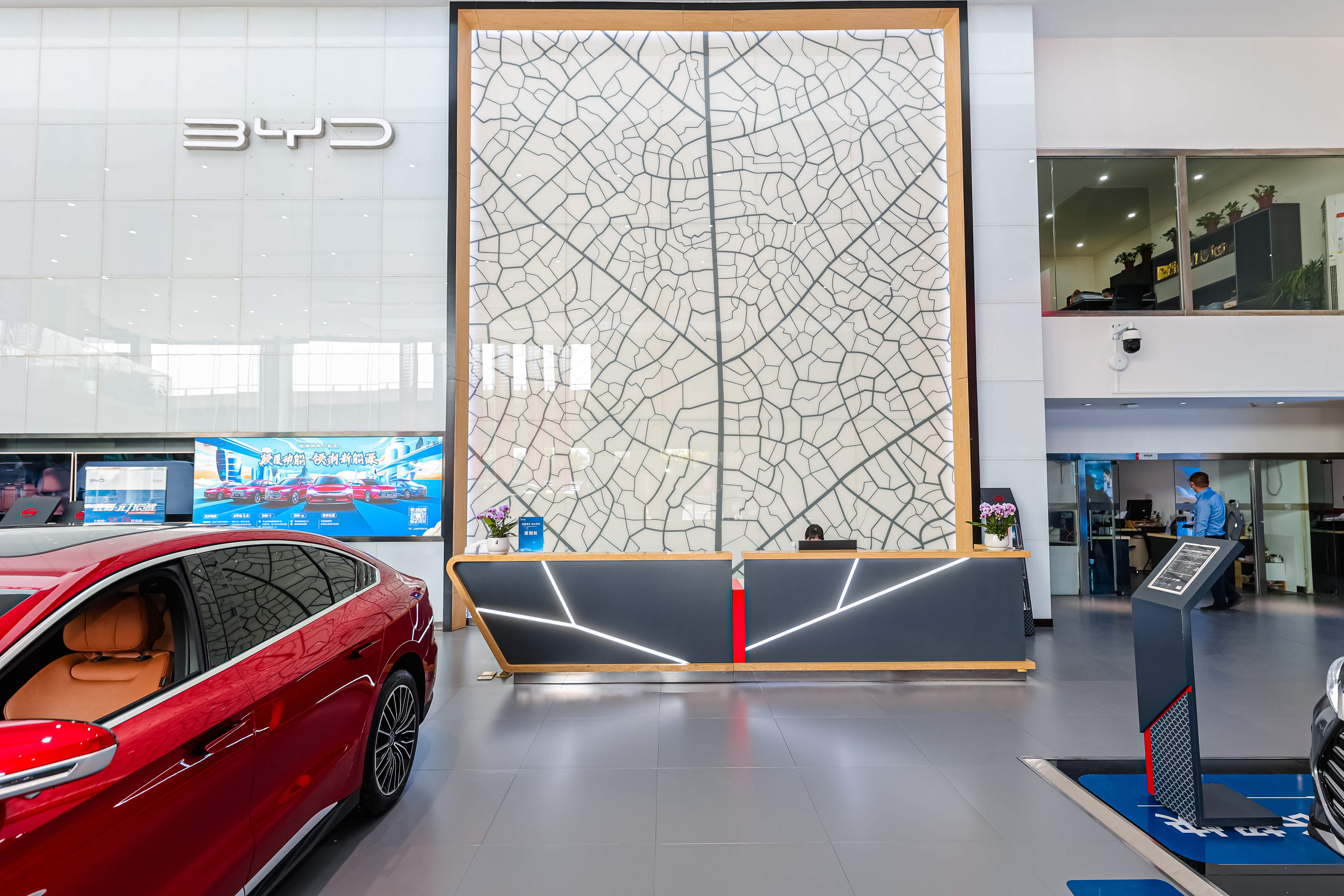 当然,除了销售员得体舒适的接待外,整个展厅的布置也是让人非常惬意