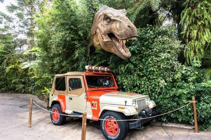 侏罗纪公园3即将上映牧马人4xe变身小恐龙保姆车