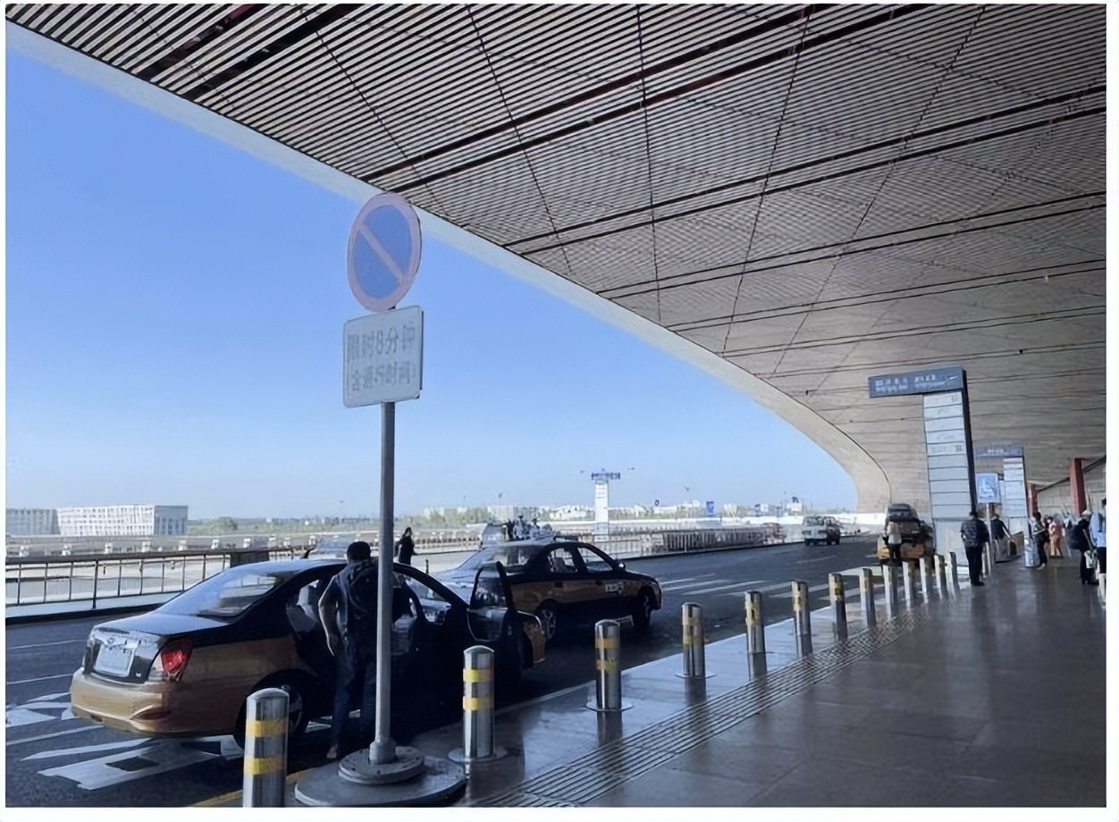 首都机场停车费一天一宿多少钱,北京首都t3航站楼停车场收费标-车市号
