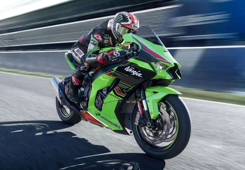 "大牛"换新装,增加白色版本,川崎2023款ninja zx-10r/10rr