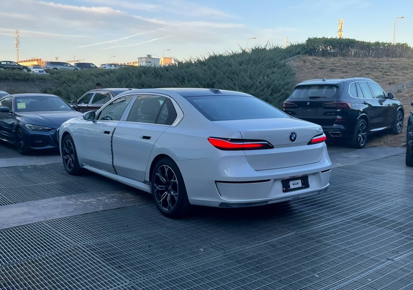 全新宝马735li实车曝光或将在年底上市