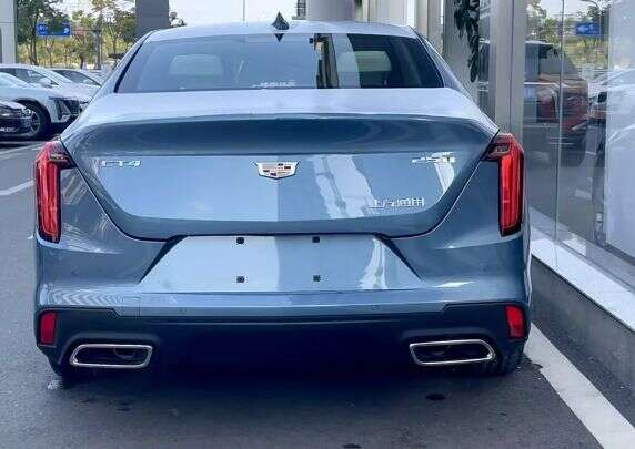 2023款凯迪拉克ct4的外观设计的运动时尚,盾型的进气格栅有着较高的