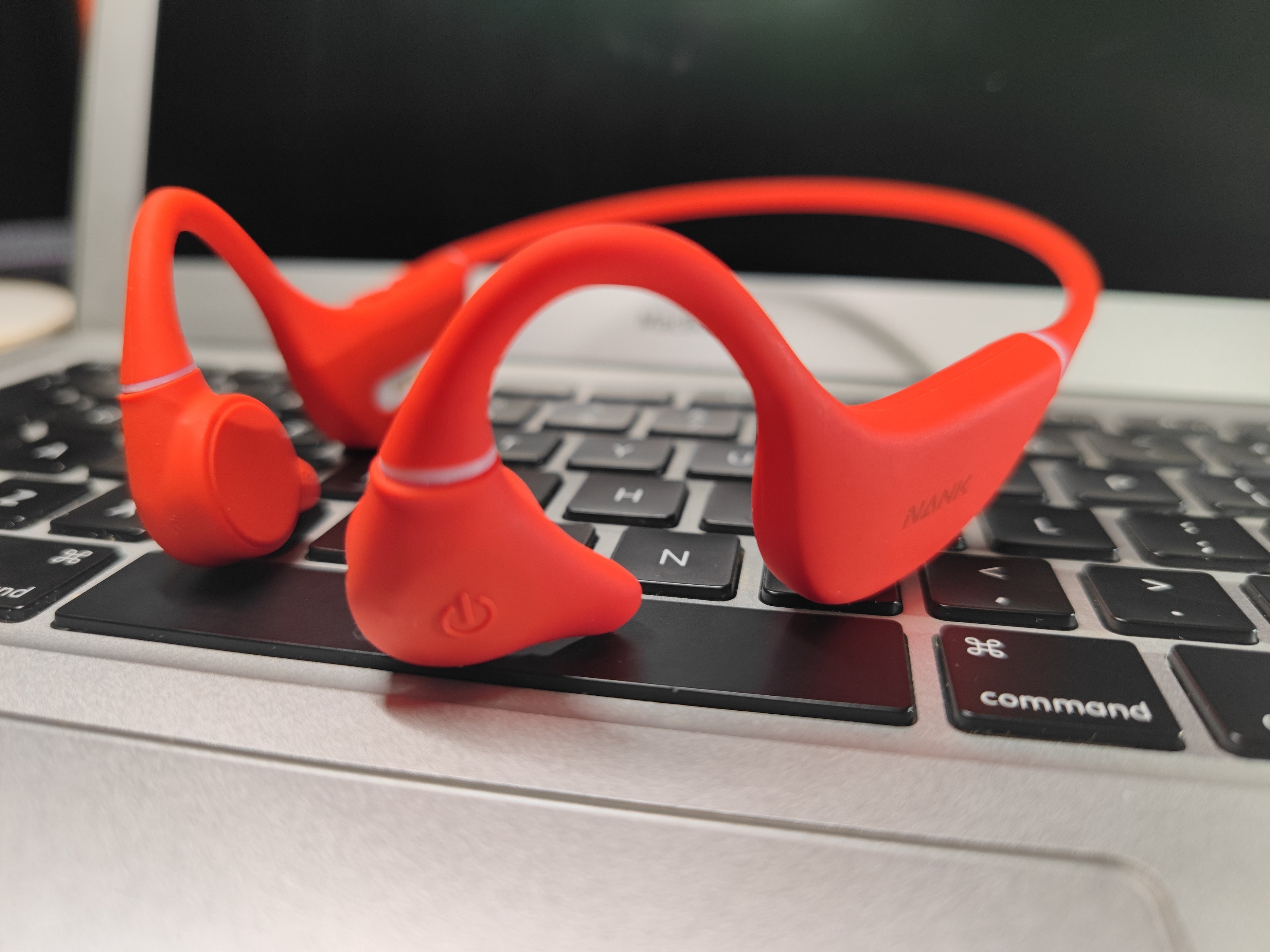 蓝牙5.3加IPX8的无线蓝牙耳机你见过? 耳机的顶级配置,潜水也能用