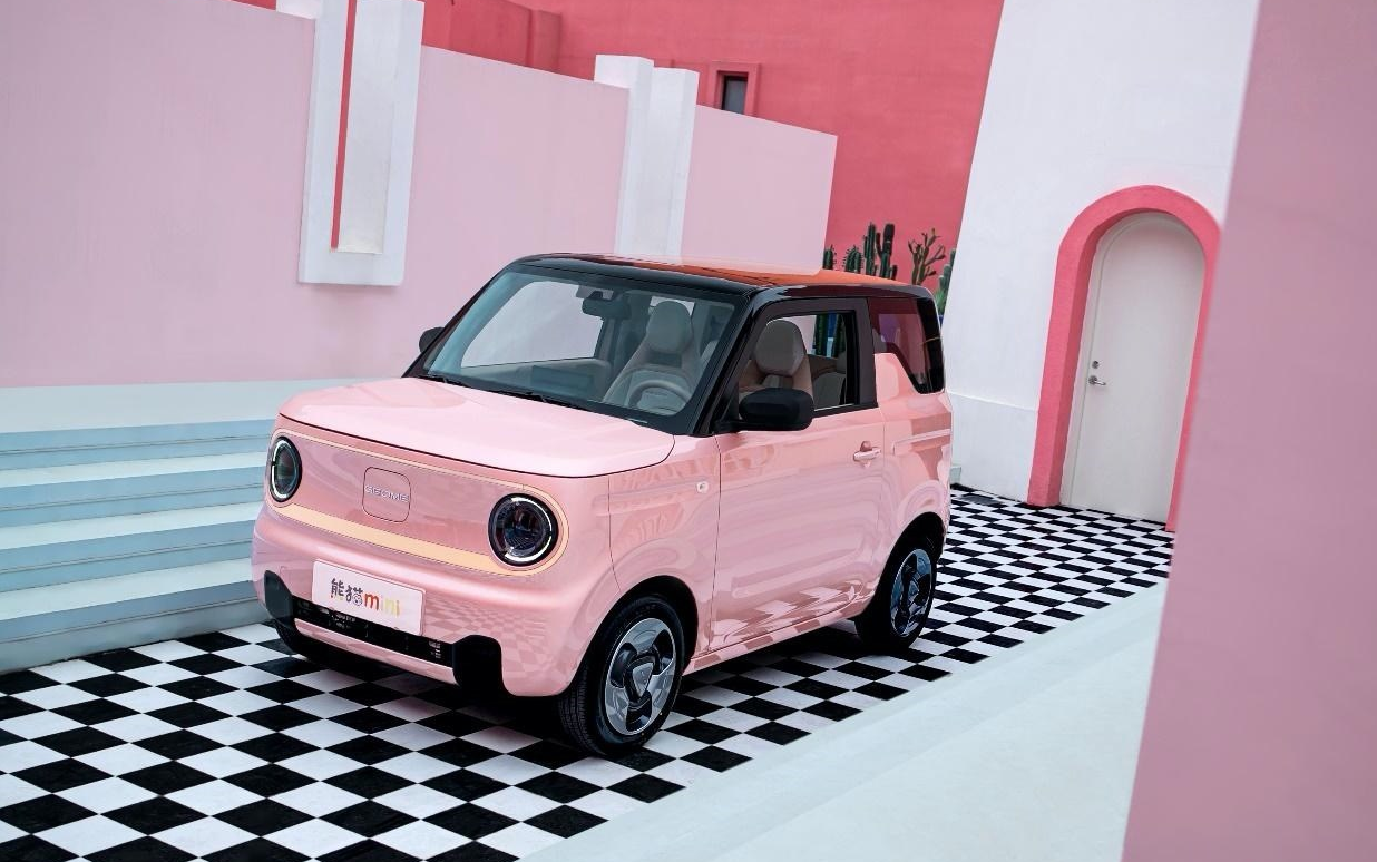 吉利熊猫mini上市支持快充配全景天窗大屏仅399万元起