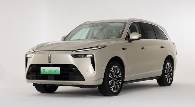 魏牌蓝山实车亮相6座布局插混动力纯电续航180km