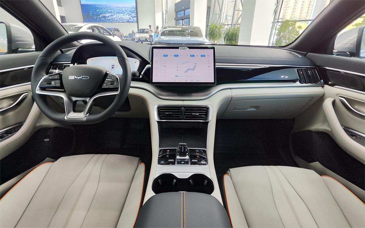 探店比亚迪宋plusdmi冠军版我只想说太酷啦