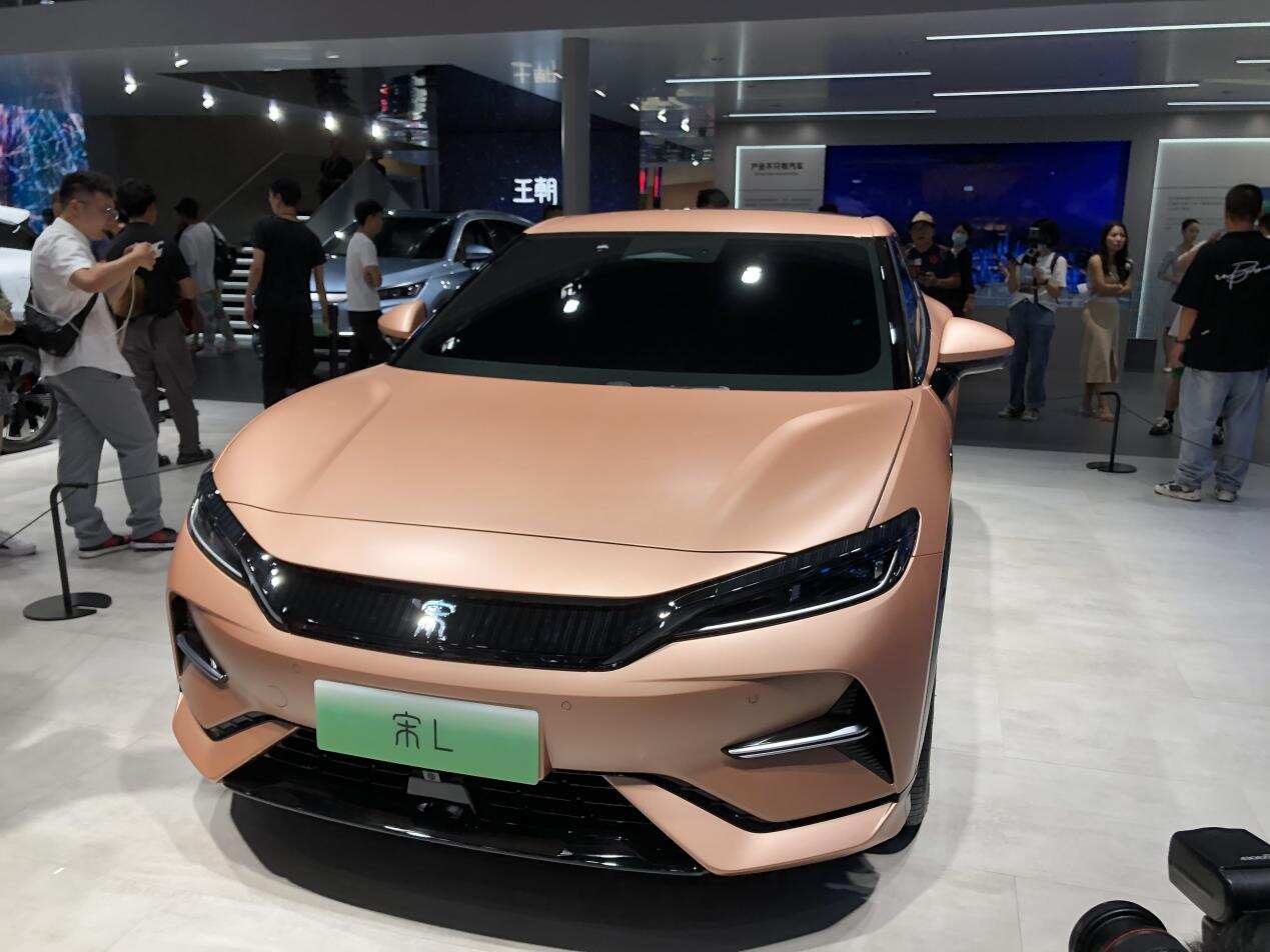 成都车展特斯拉modely的劲敌b级猎装suv比亚迪宋l来啦