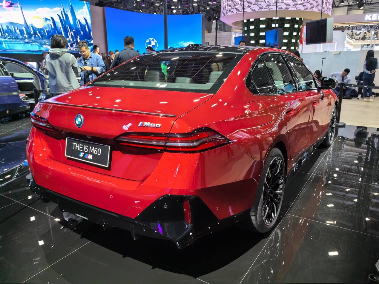 宝马全新5系 电豪华全新标杆