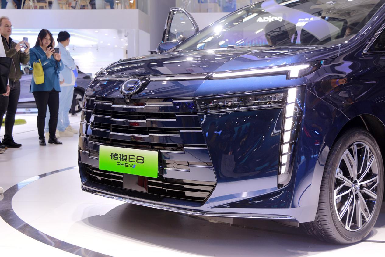 在今年的广州国际车展上,广汽传祺又推出了一款全新mpv车型
