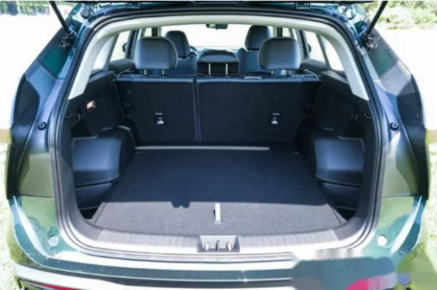 吉利博越l:时尚大气,宽敞舒适,一车满足全家出行需求!