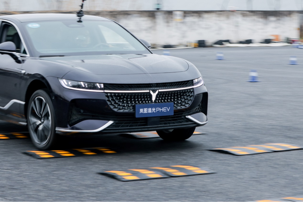 华系顶流pk德系豪强这三款phev中大型轿车谁是混动之王