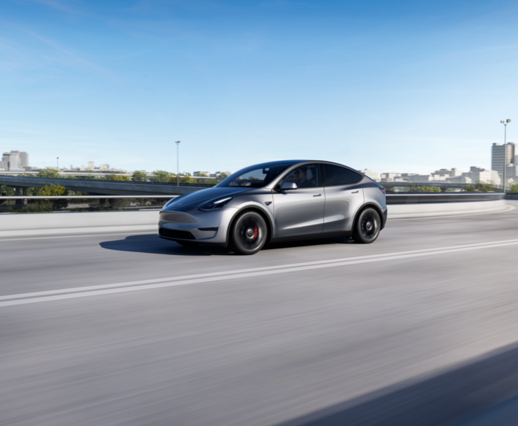 特斯拉赛博越野旅行车新年现春城未来战车真的够犀利