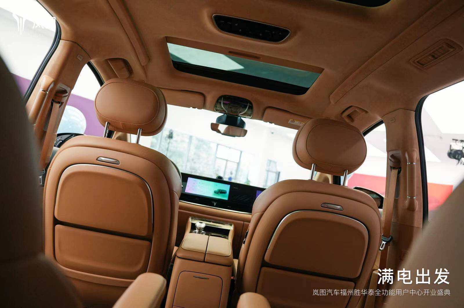 满电出发岚图汽车盛启福州全功能用户中心震撼开业
