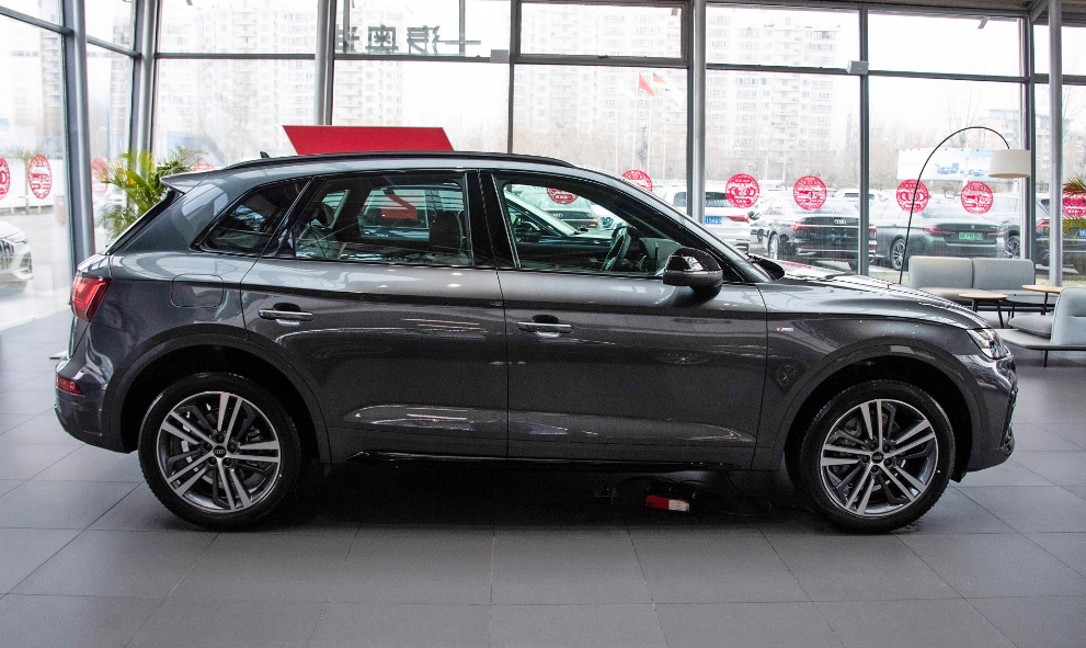 全新奥迪q5终于要来了!外形大改,内饰换装曲面屏,年底首发亮相